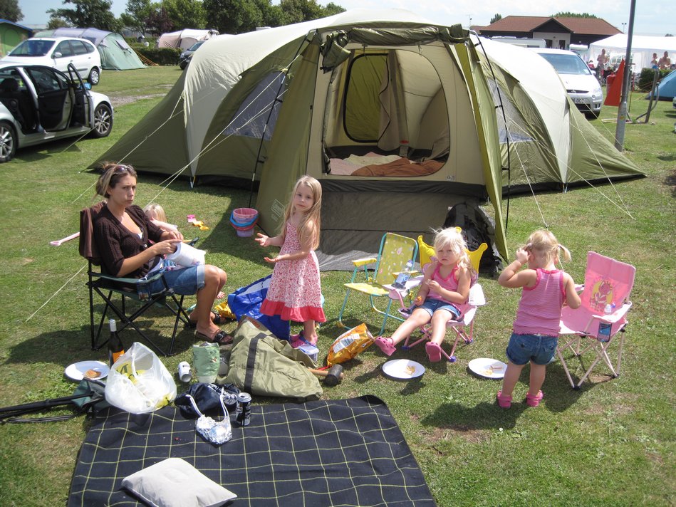family_2009-07-25 12.36.48_camping_mersea_kerry_dave kieron atkinson